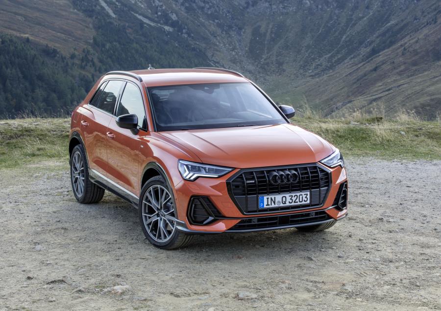  Audi Q3 Quattro S-Line Edition One 2018 года  (WW) (фото 3 из 30)